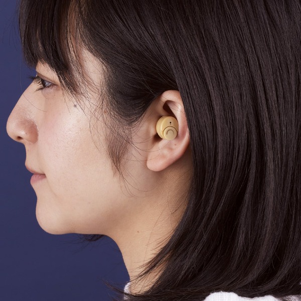 耳用 集音器 約13×20×15.5mm 左右両耳兼用 小型軽量 音量調節ダイヤル付き イヤホンキャップ付 電池式 耳にすっぽり集音器3 - 画像 (6)